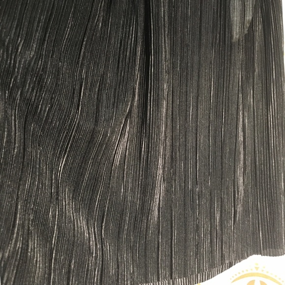 Little black top - Picture 5 of 5